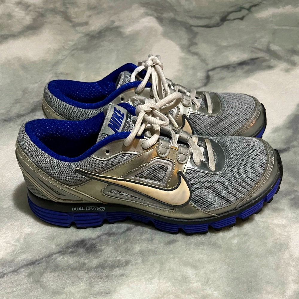 Nike Dual Fusion blue and silver women’s sneakers size 8